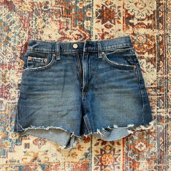 Gap High Rise Stride Short - Picture 2 of 4